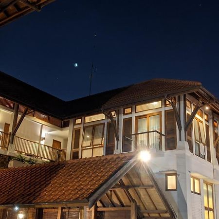 Villa Damar Boutique Hotel Bandung Buitenkant foto