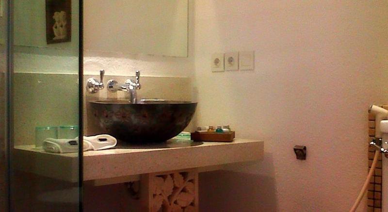 Villa Damar Boutique Hotel Bandung Buitenkant foto